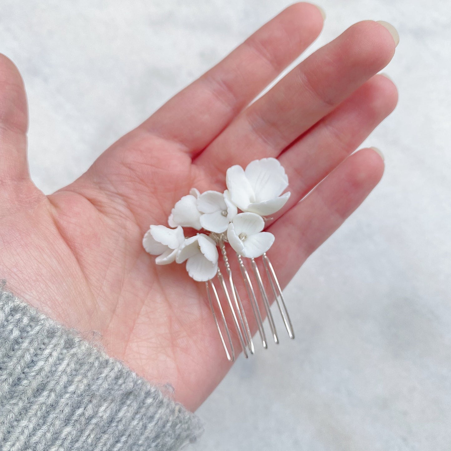 Clara 6-Flower Pin