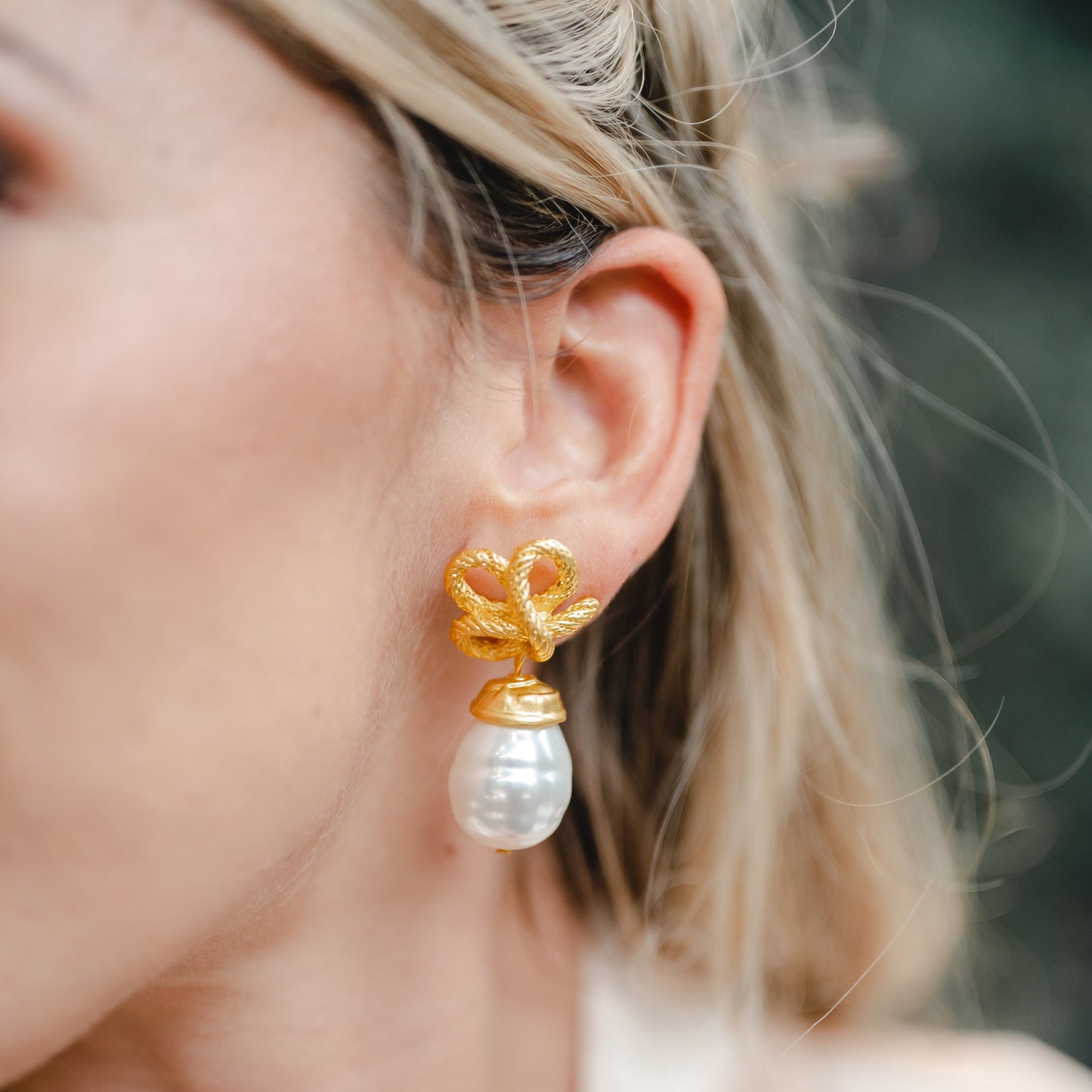 Gold Bow Pearls