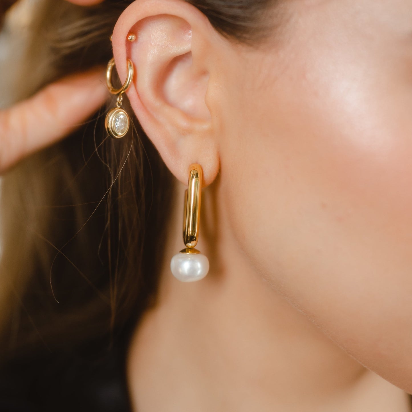 Mid-size Pearl Hoops