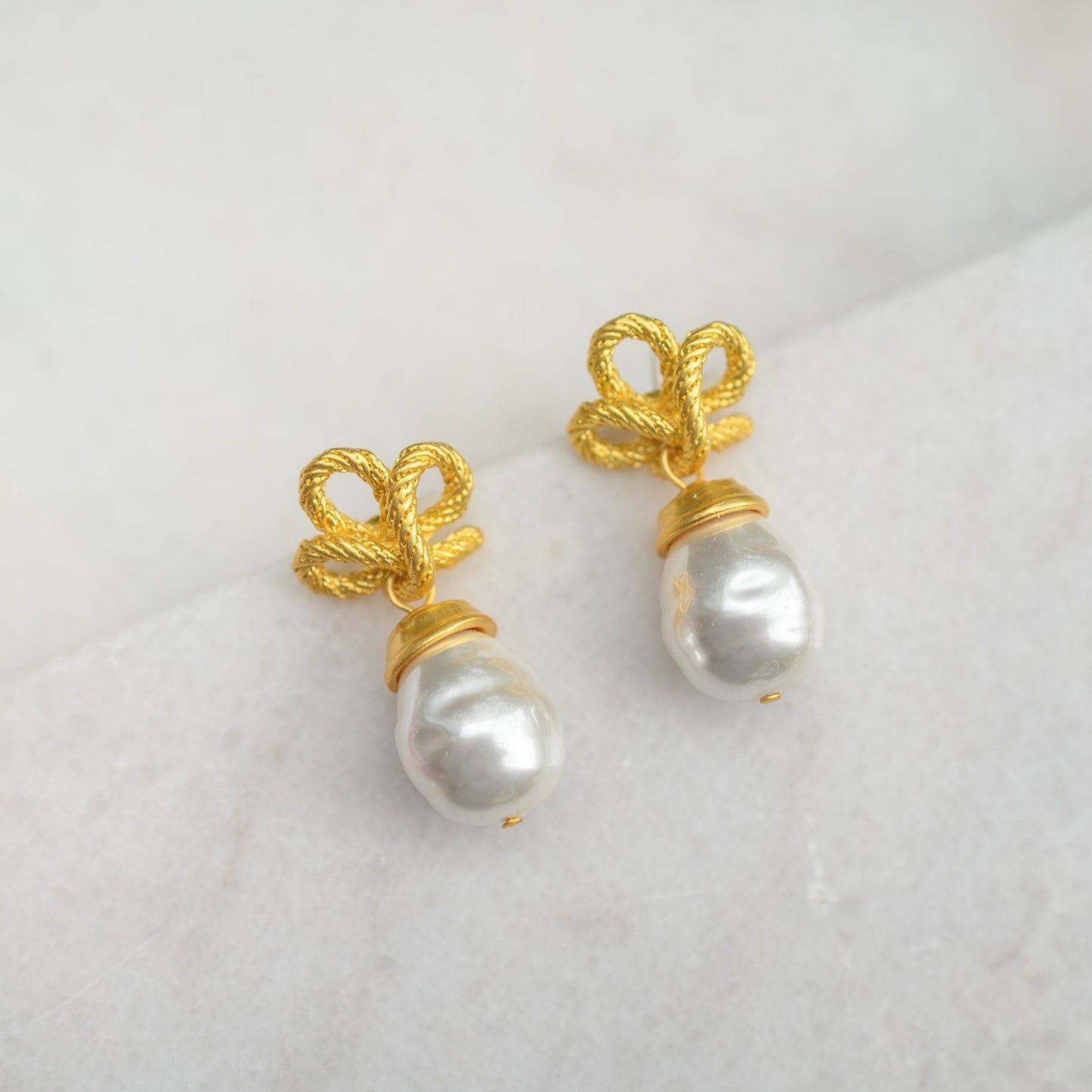 Gold Bow Pearls